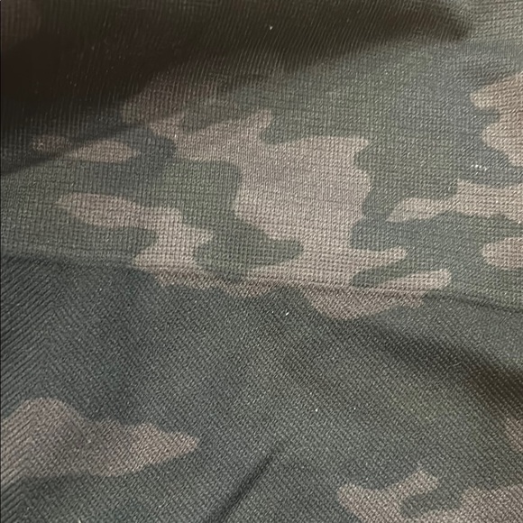 SPANX Black Camouflage Athletic Shorts - Picture 3 of 3